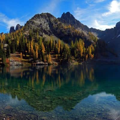 Blue Lake, North Cascades, Washington, USA