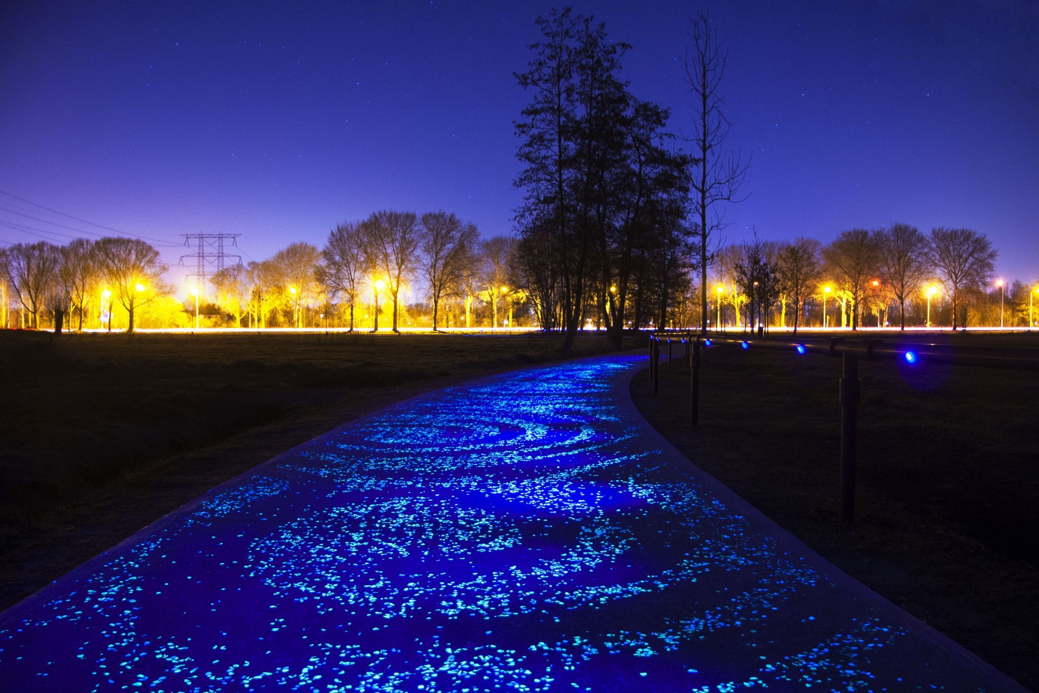 Van Gogh - Roosegaarde Cycle path, Netherlands