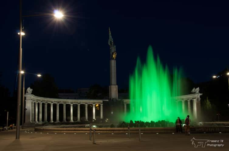 High-jet fountain, Schwarzenbergplatz, Vienna