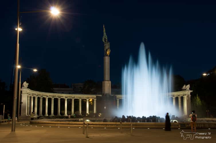 High-jet fountain, Schwarzenbergplatz, Vienna