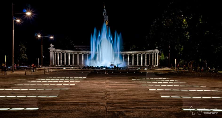 High-jet fountain, Schwarzenbergplatz, Vienna