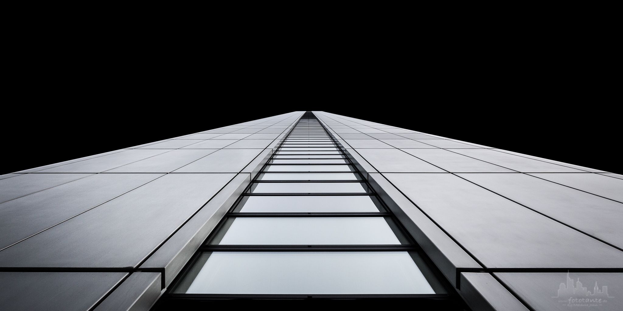 Silver Tower *look up*, Frankfurt am Main, Germany