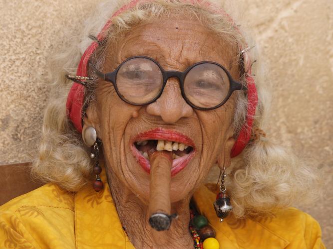 alte Frau auf Kuba