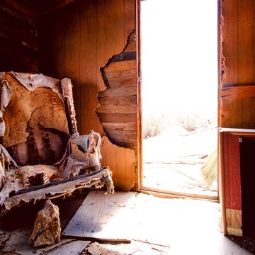 Ghost Town Rhyolite - Freaky Chair, USA