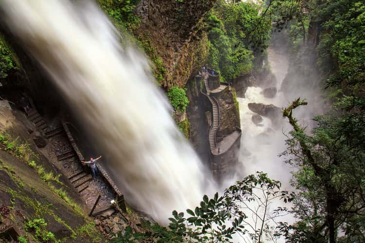 Pailon del Diablo, Banos
