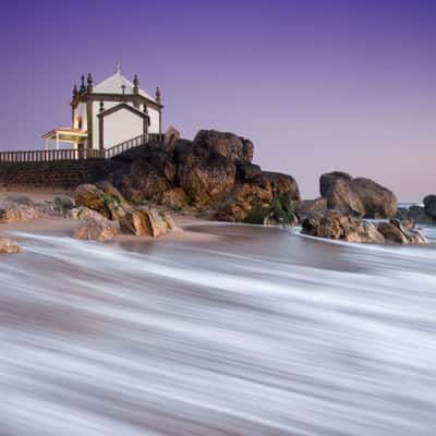 Senhor da Pedra - White lines, Portugal