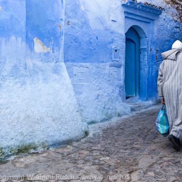 Marokkaner in der Medina von Chefchaouen, Morocco