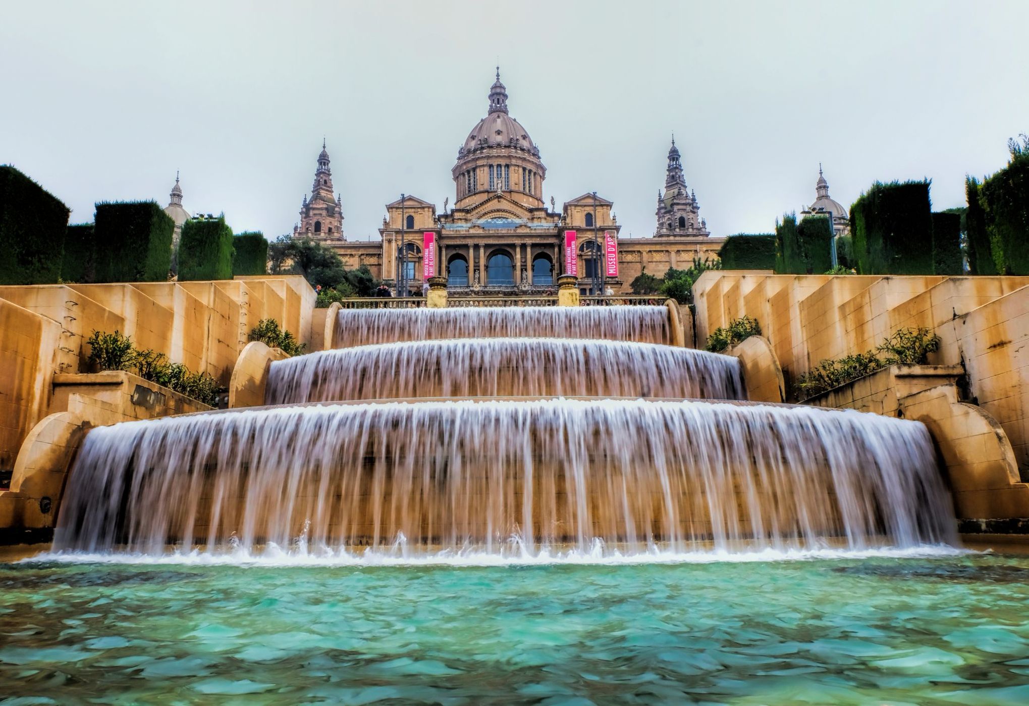 Placa de les Cascades, Spain