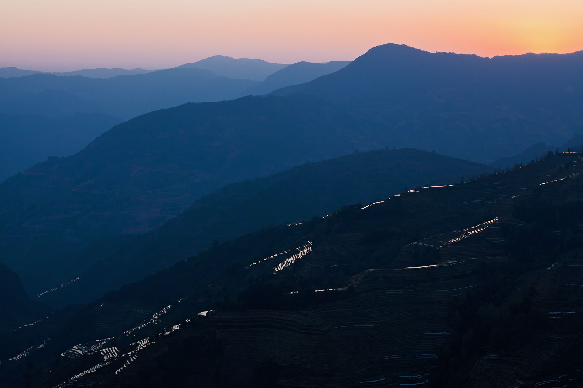Reisterrassen zur blauen Stunde 2, China