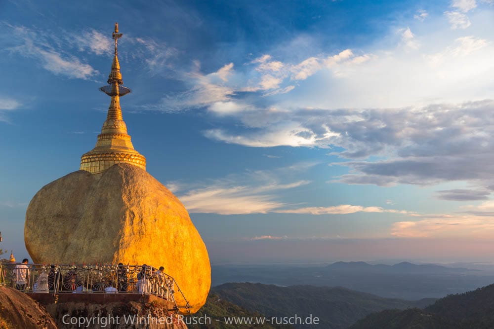 Sonnenuntergang am Goldenen Felsen, Myanmar