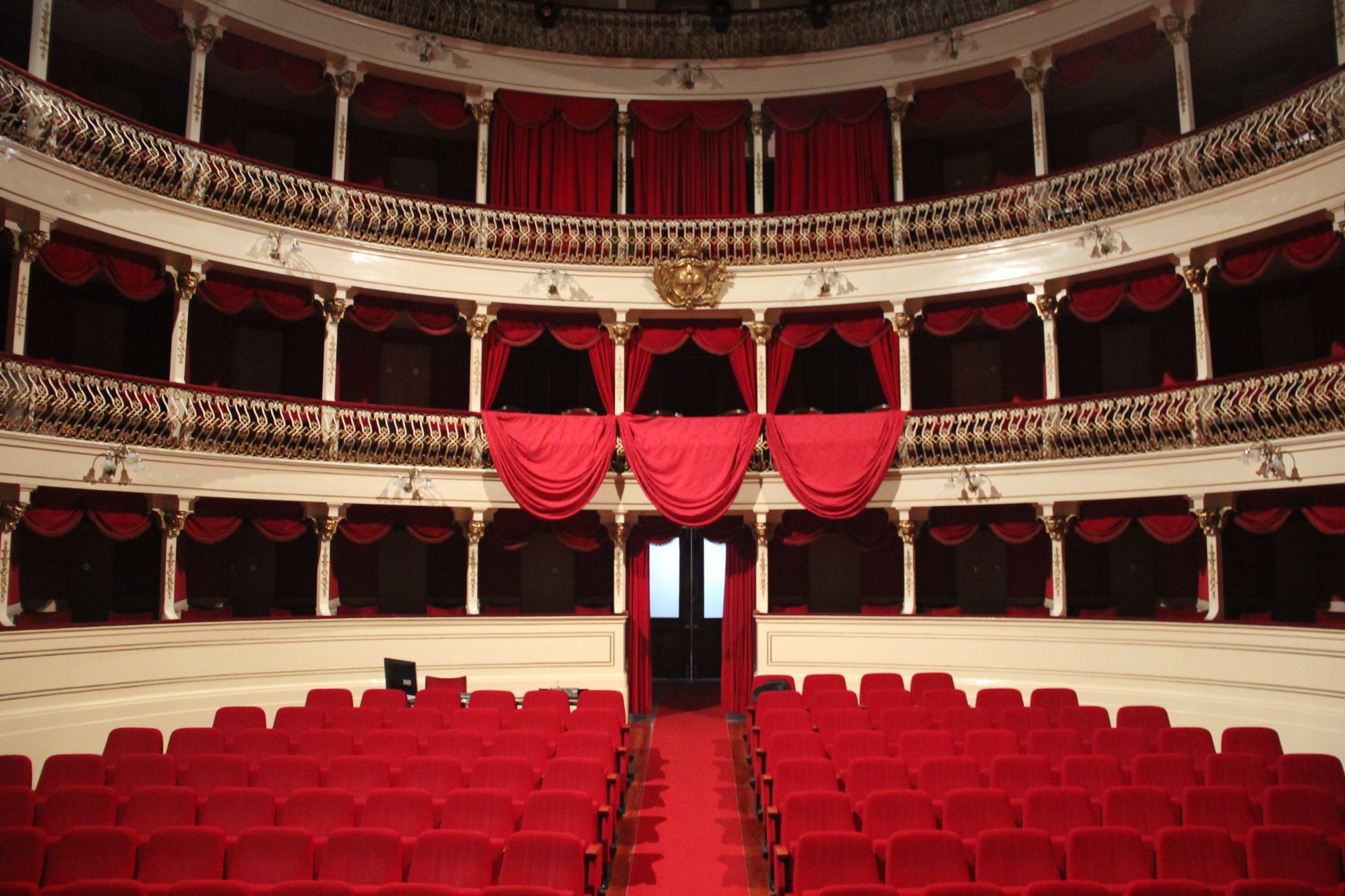 Teatro Municipal Baltazar Dias, Portugal