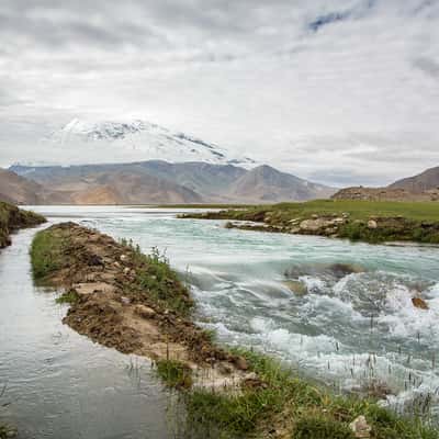 Gletscherfluss zum Karakulsee, Tajikistan