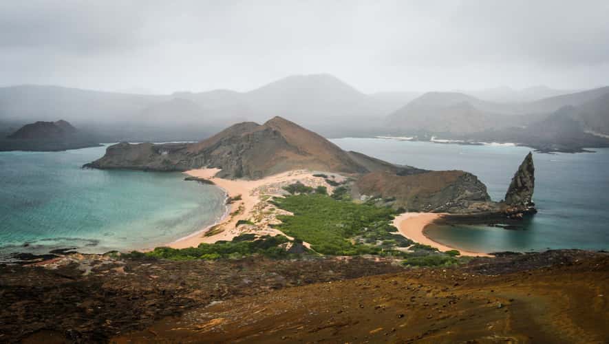 Overview of Playa Dorada, Isla Bartolomé
