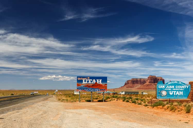 Arizona/Utah State line - Monument Valley