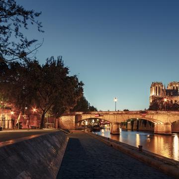 Night Shooting in Paris, France