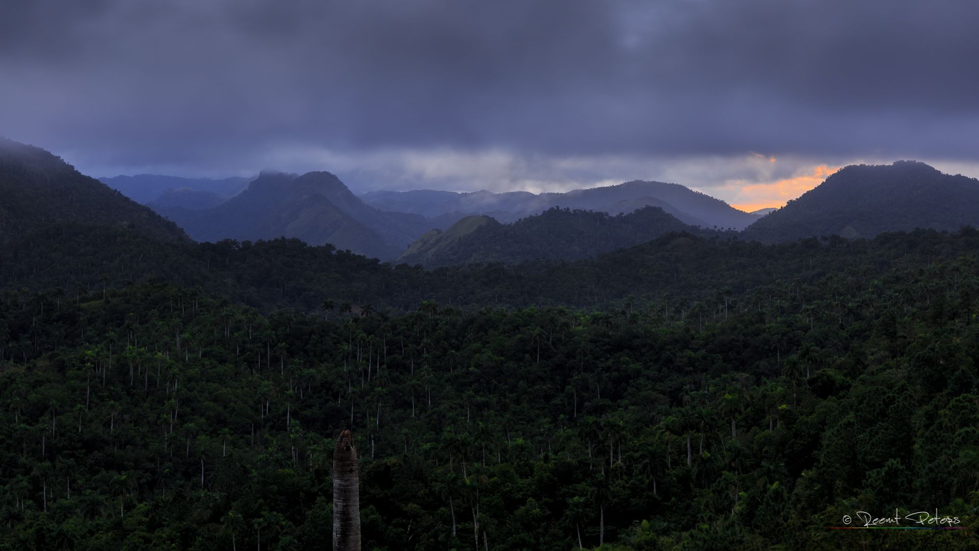 Sunset behind the Mountains, Cuba