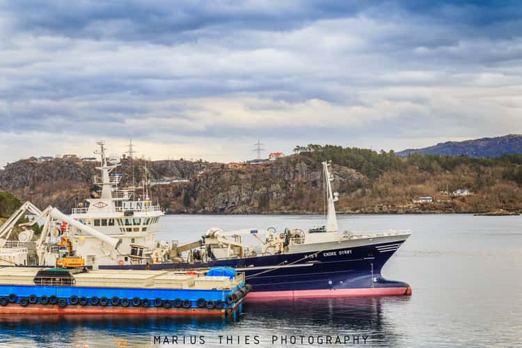 Knarrevik, Sotra