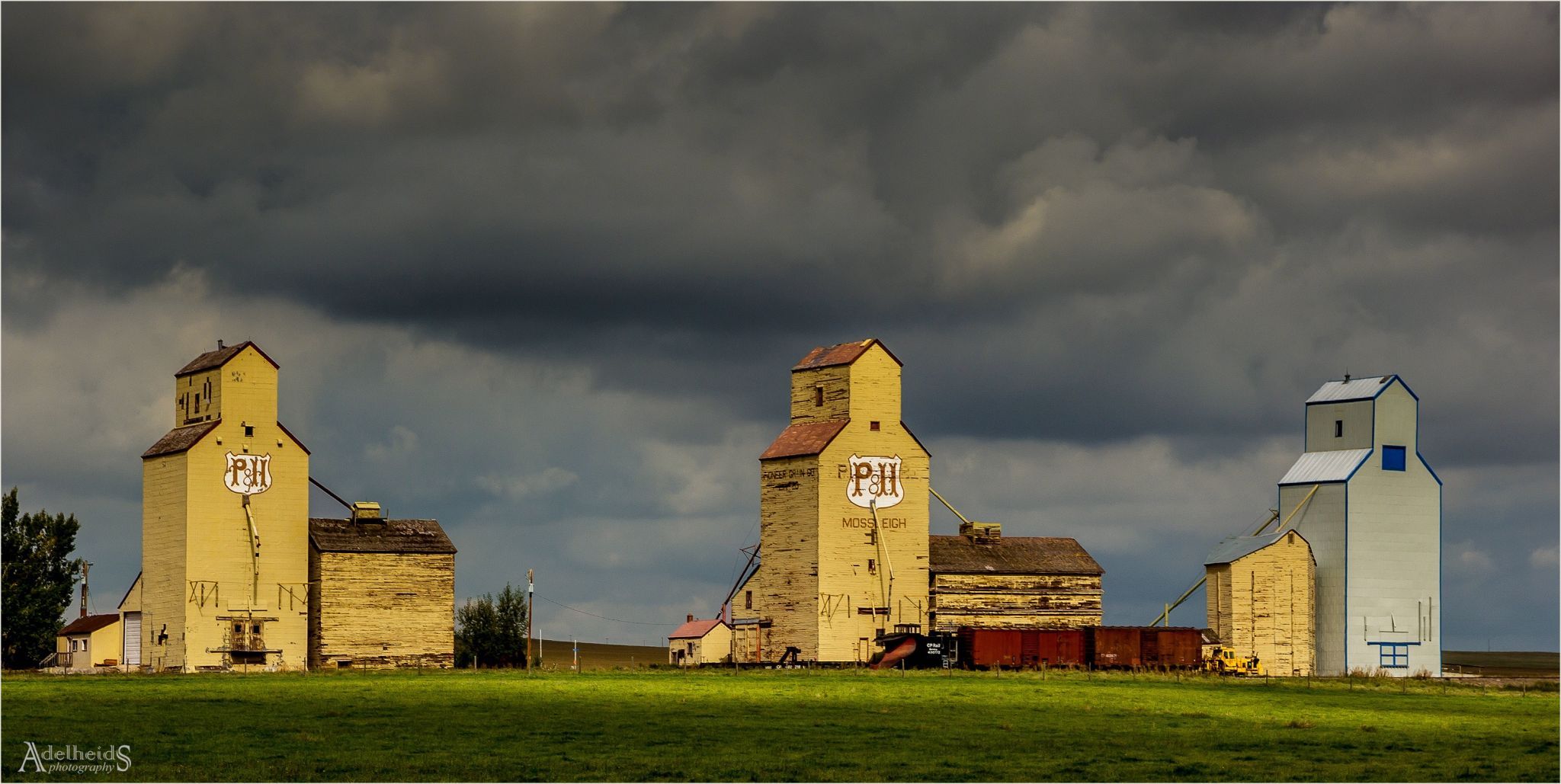Grain elevators, Mossleigh, Canada