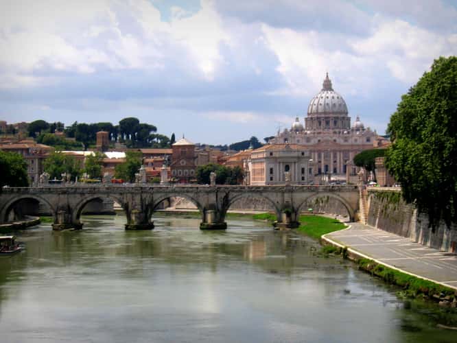 Basilica di San Pietro from Ponte Umberto I