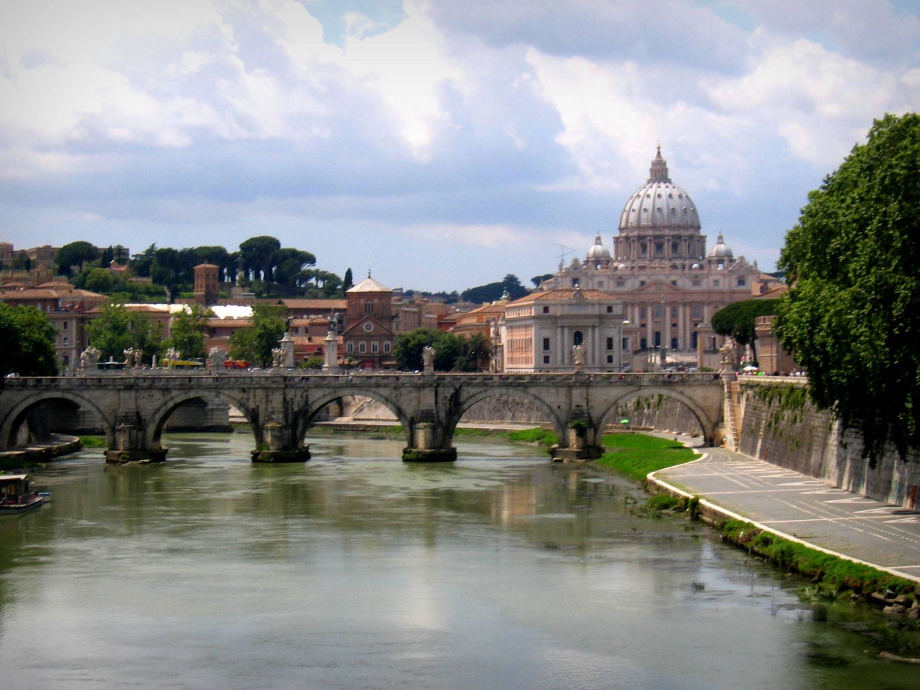 Basilica di San Pietro from Ponte Umberto I, Italy