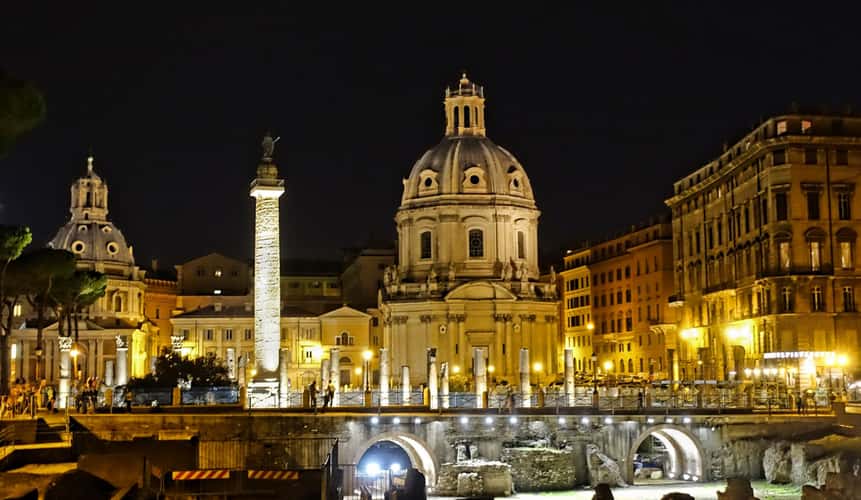 Piazza Foro Traiano and Chiesa Santissimo Nome di María