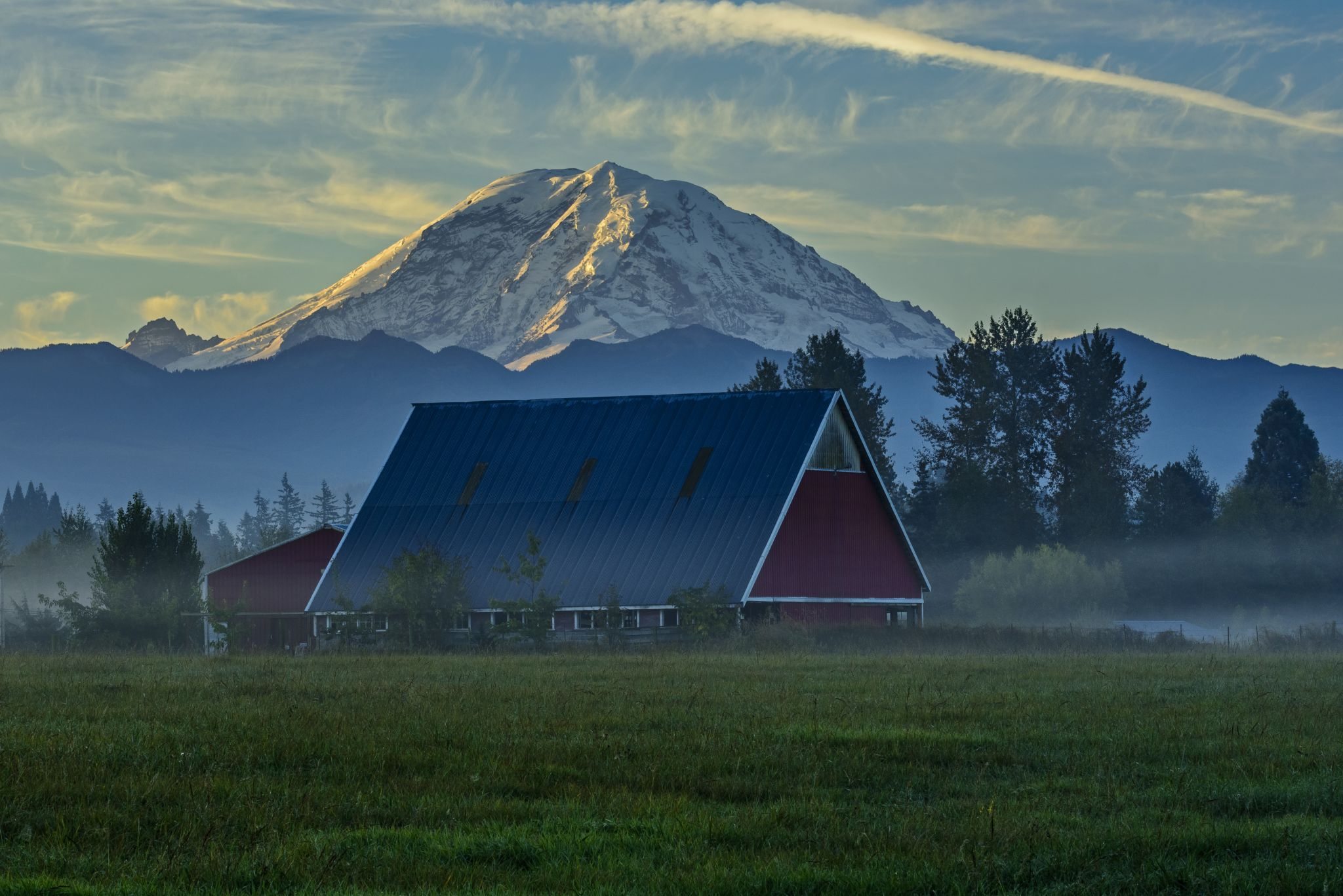 https://images.locationscout.net/2016/09/the-red-barn-of-enumclaw-usa.webp?h=1400&q=83