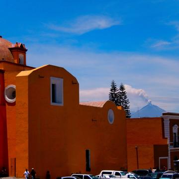 Templo de San Francisco de Asis & Volcano Popocatepetl, Mexico