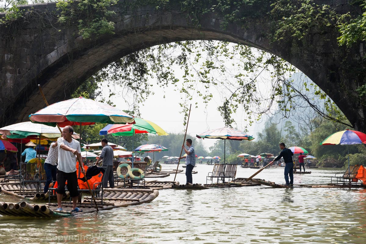 Bambusfahrt auf dem Yulongfluss, China