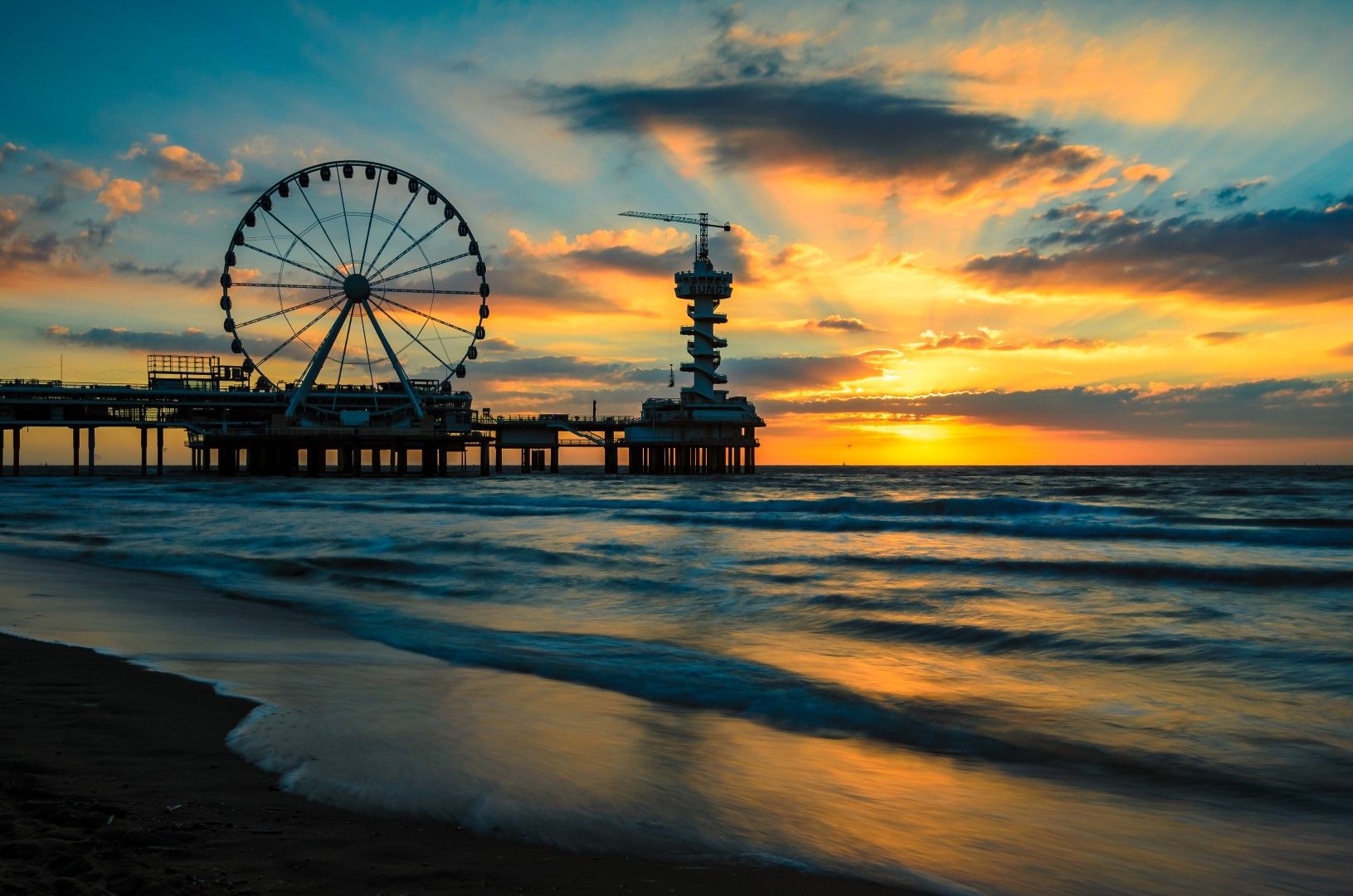 Pier Scheveningen - by Rudolfo Dalamicio, Netherlands