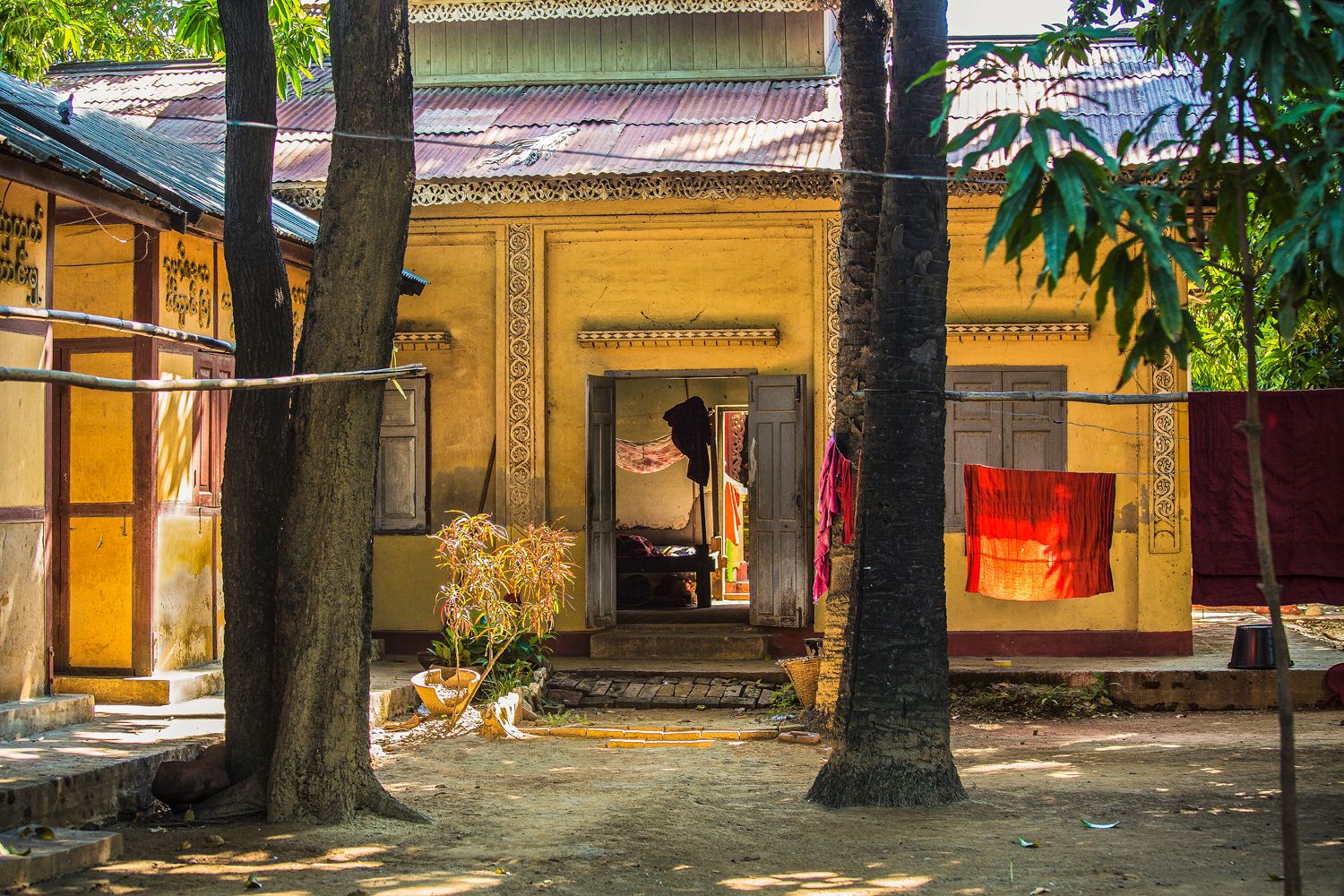 Wohnraum eines Mönchs in Mandalay, Myanmar