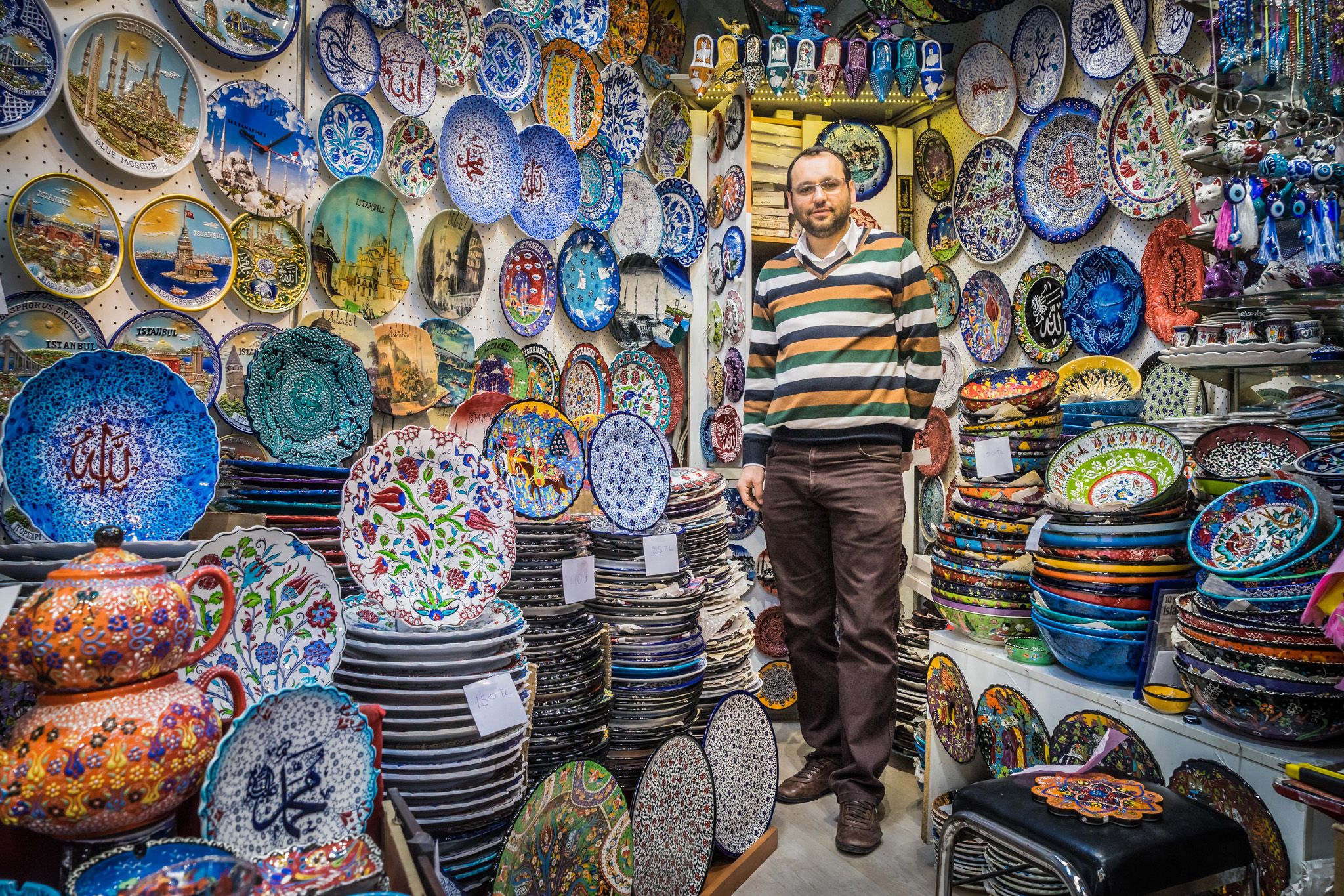 Shop keeper in the Grand Bazaar - Büyük Çarsi, Turkey (Türkiye)