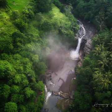 Tegunungan Waterfall [drone], Indonesia