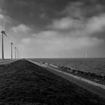 Noordoostpolder, Windmills in IJsselmeer, Netherlands