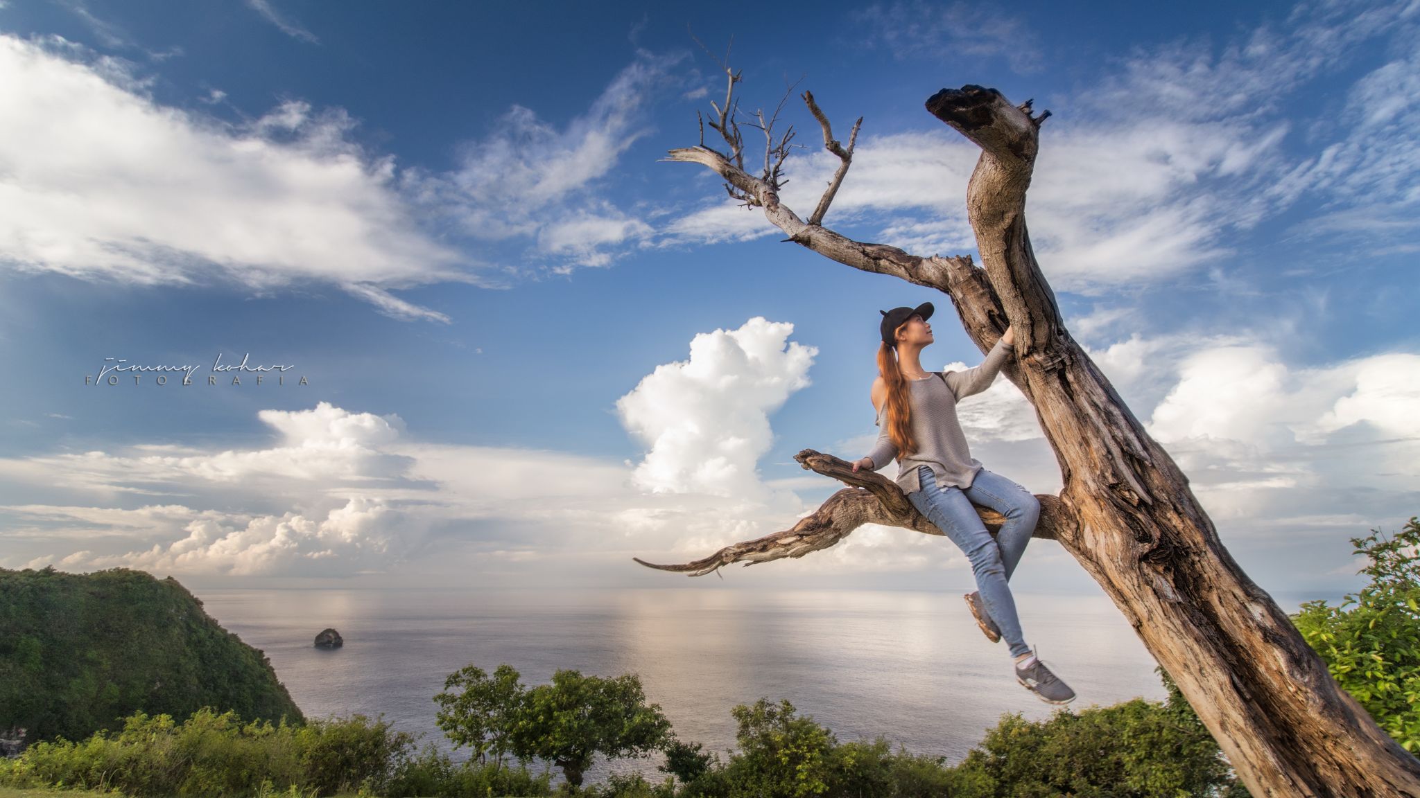 Kelingking Beach Cliff, Bali, Indonesia