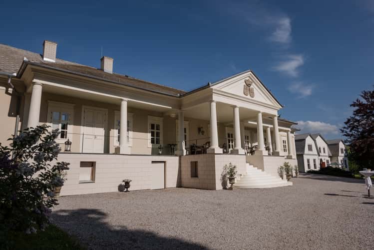 Péchy Castle