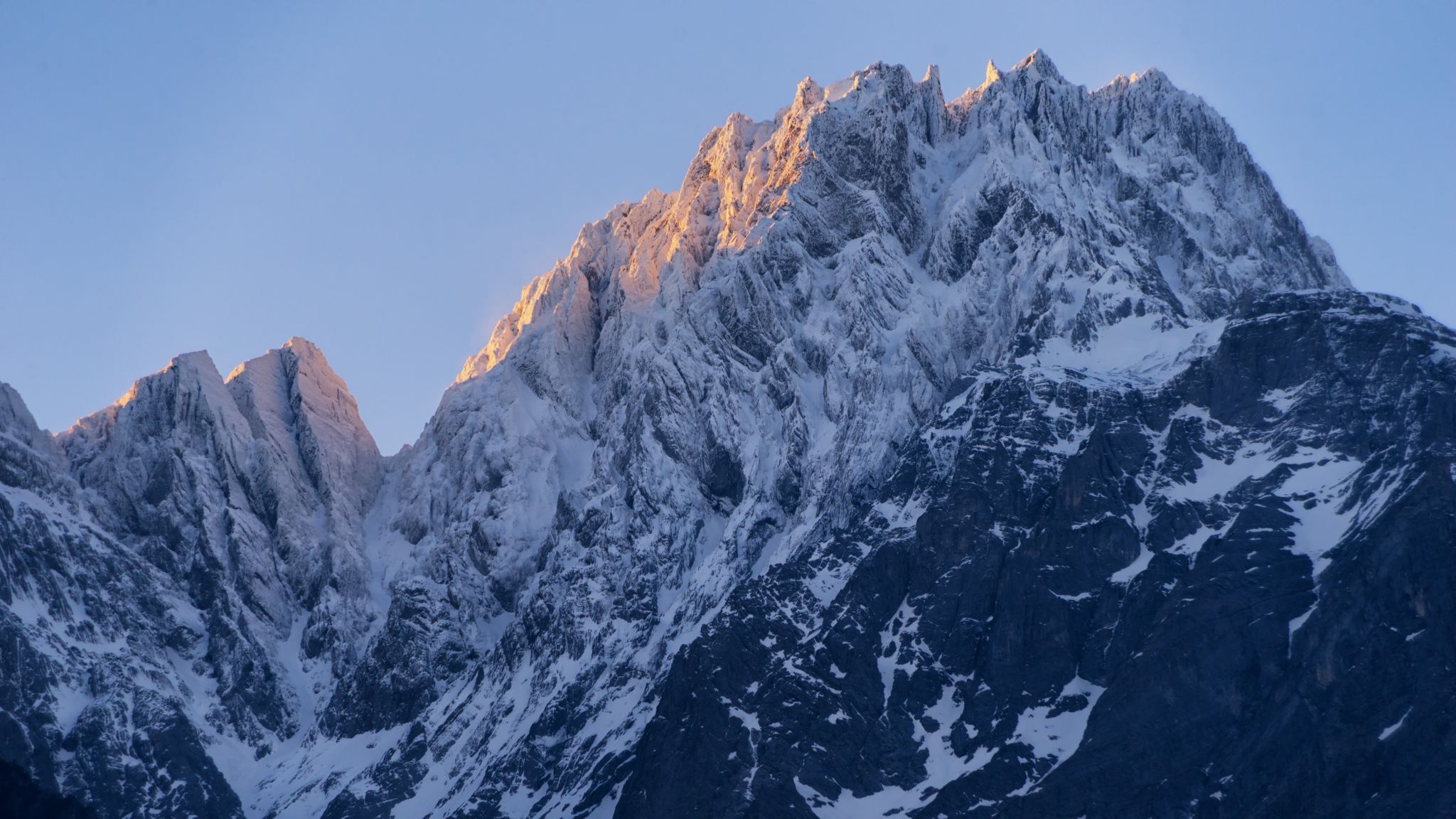 Along the Tiger leaping gorge, China
