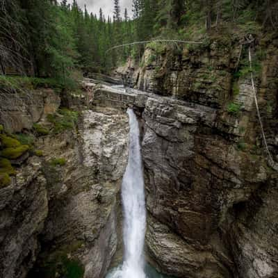 Johnston Canyon Upper Falls, Canada