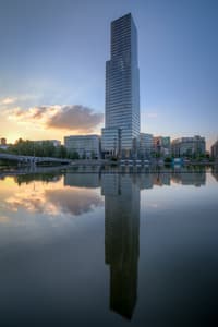 Kölnturm and lake at Mediapark