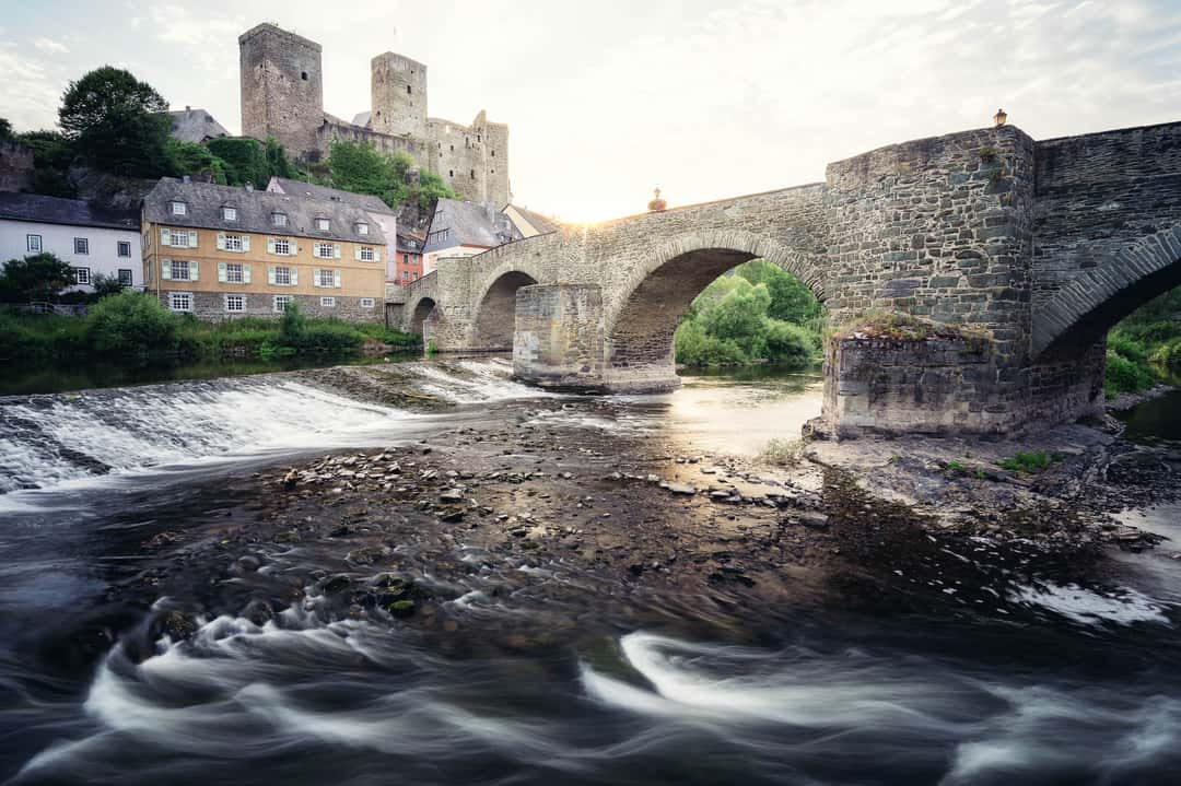 The simple usage of a polarizer in combination with an ND filter and a decent amount of post-processing changes the appearance of this image in a subtle way. The ND filter was additionally used to get a longer exposure for the stream. This photo was taken at Runkel Castle in Germany.