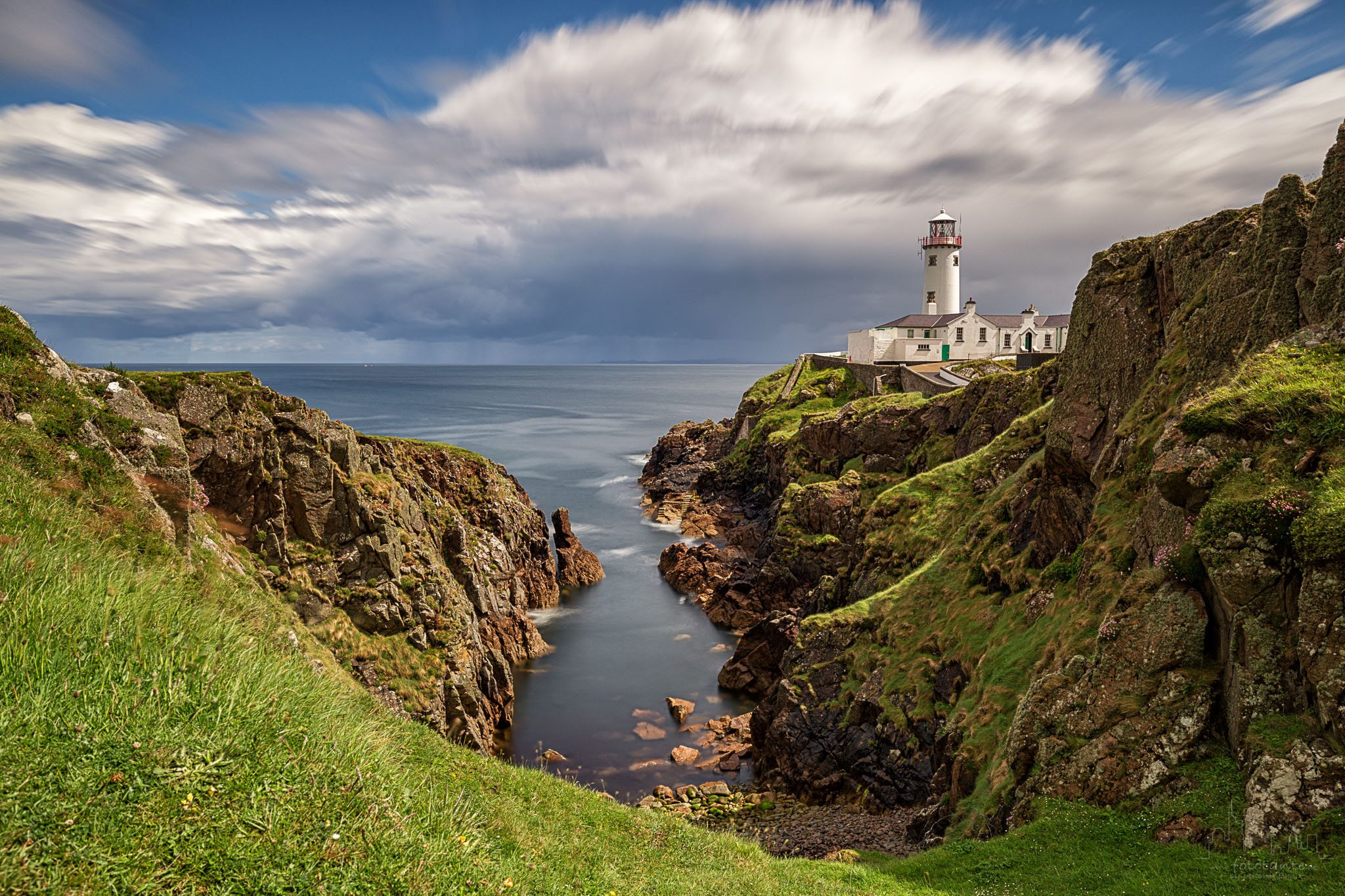 Portugal ireland. Маяк Фанад, Ирландия. Маяк на мысе Фанад, Ирландия. Графство Дублин Ирландия Маяк. Маяк на мысе Фанад.