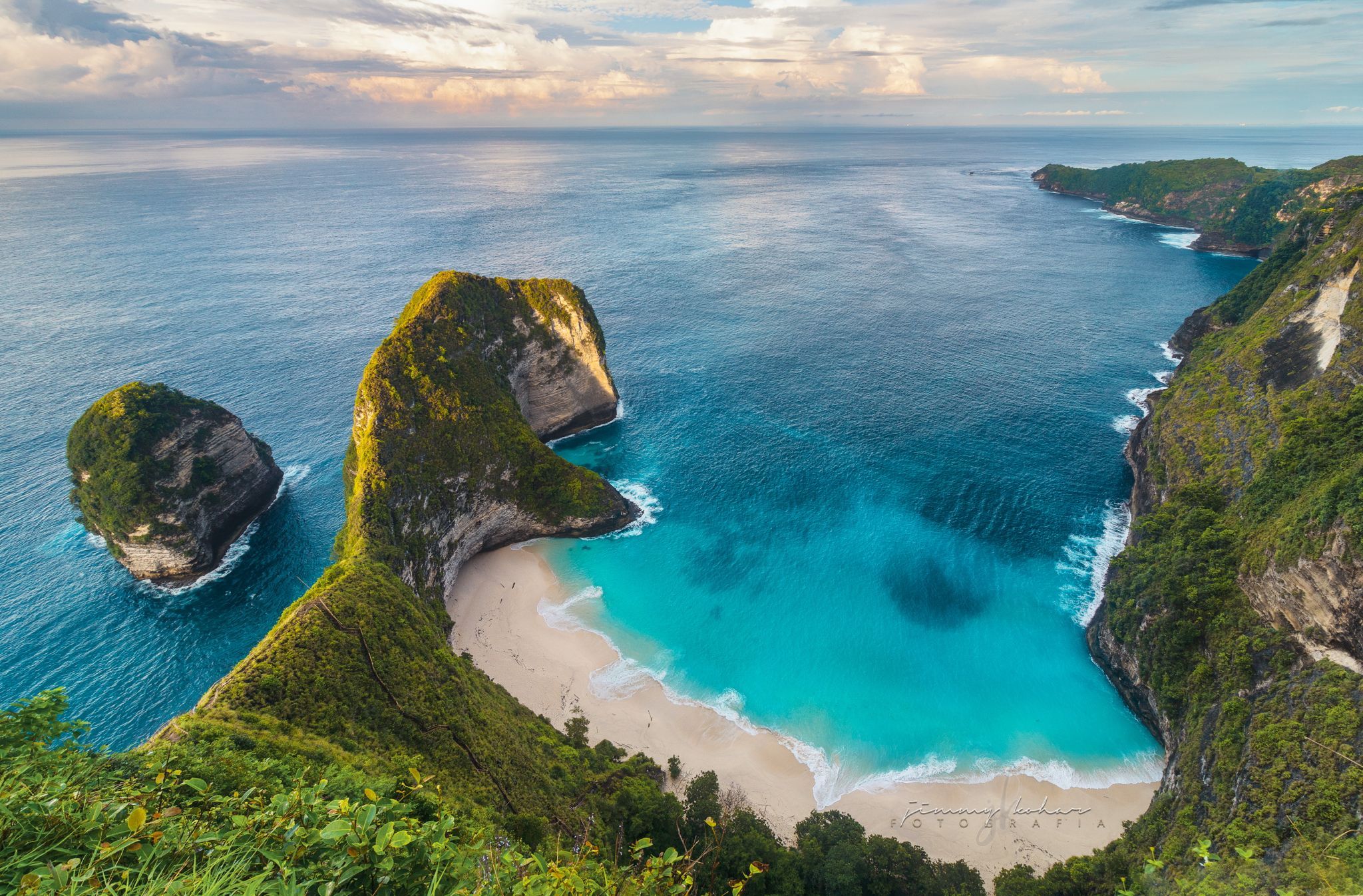 Kelingking Beach Cliff, Bali, Indonesia