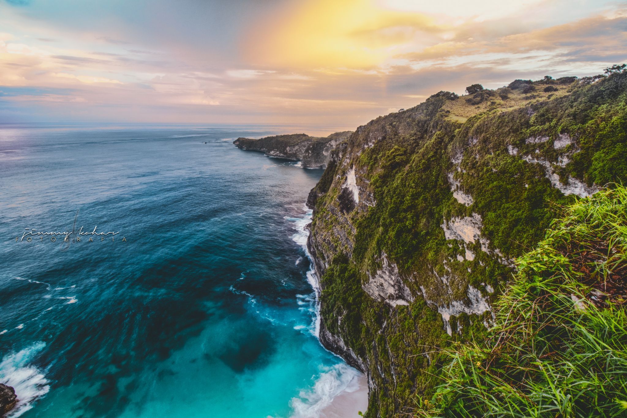 Kelingking Beach Cliff, Bali, Indonesia