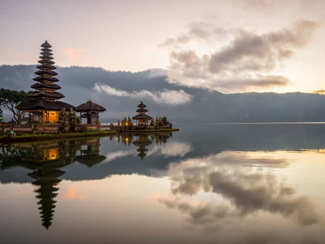 The Ulun Danu Temple Boat