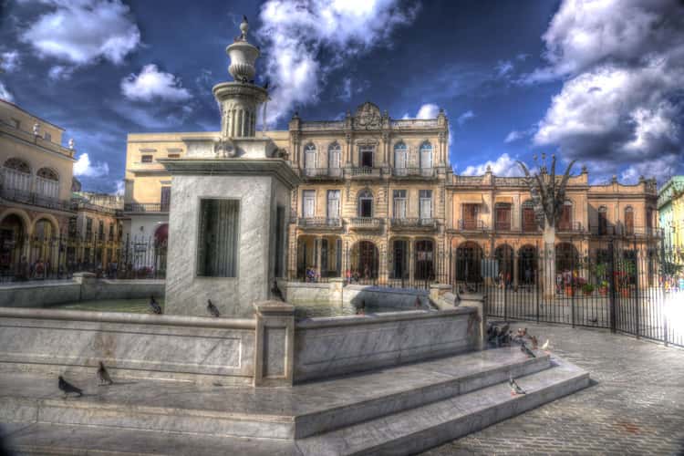 Plaza Vieja in Havana (Cuba)