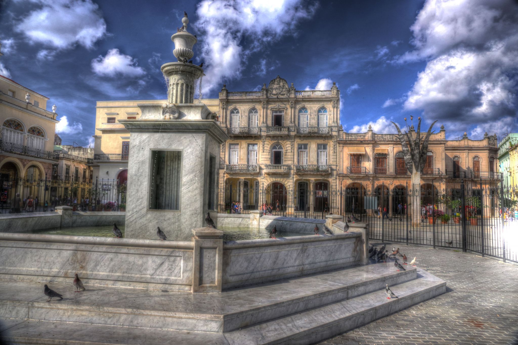Plaza Vieja in Havana (Cuba), Cuba