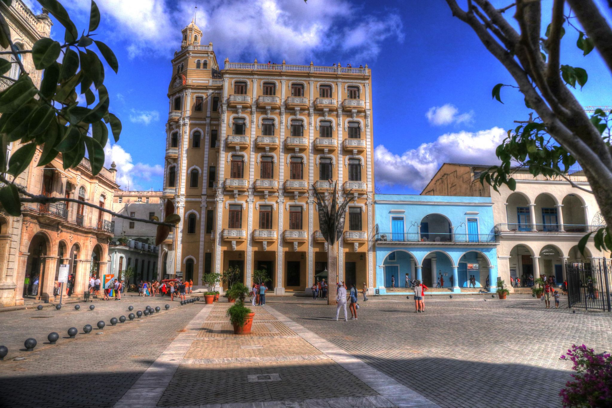 Plaza Vieja in Havana (Cuba), Cuba