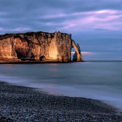 Porte d'Aval avec l'Aiguille à Étretat, France