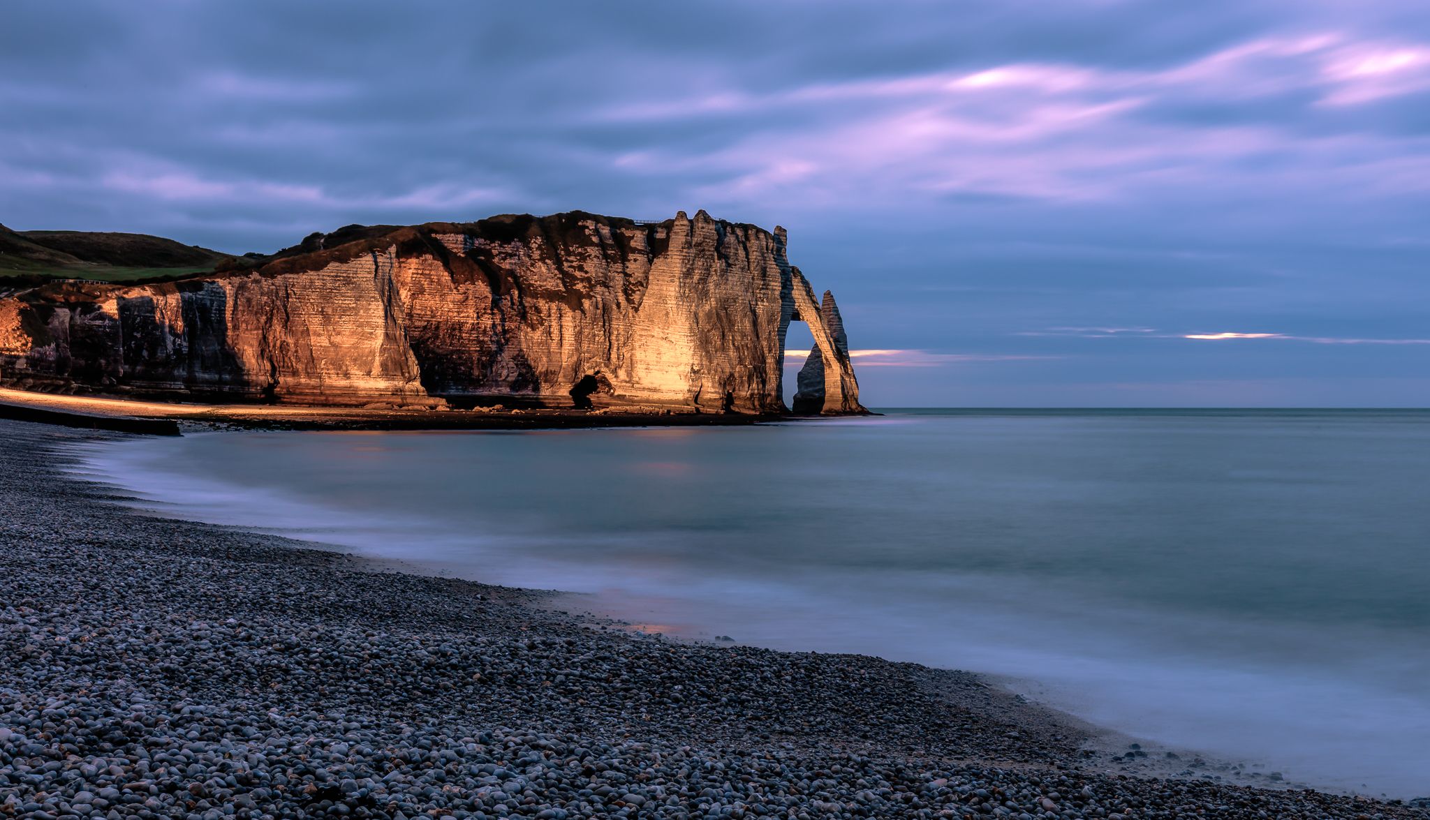Porte d'Aval avec l'Aiguille à Étretat, France