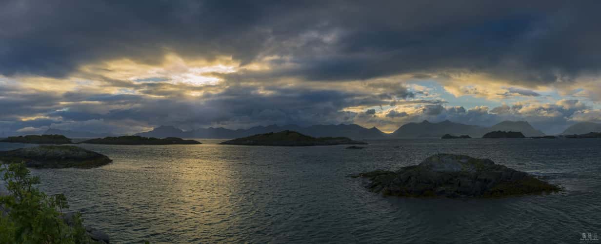 Sea near Henningsvaer
