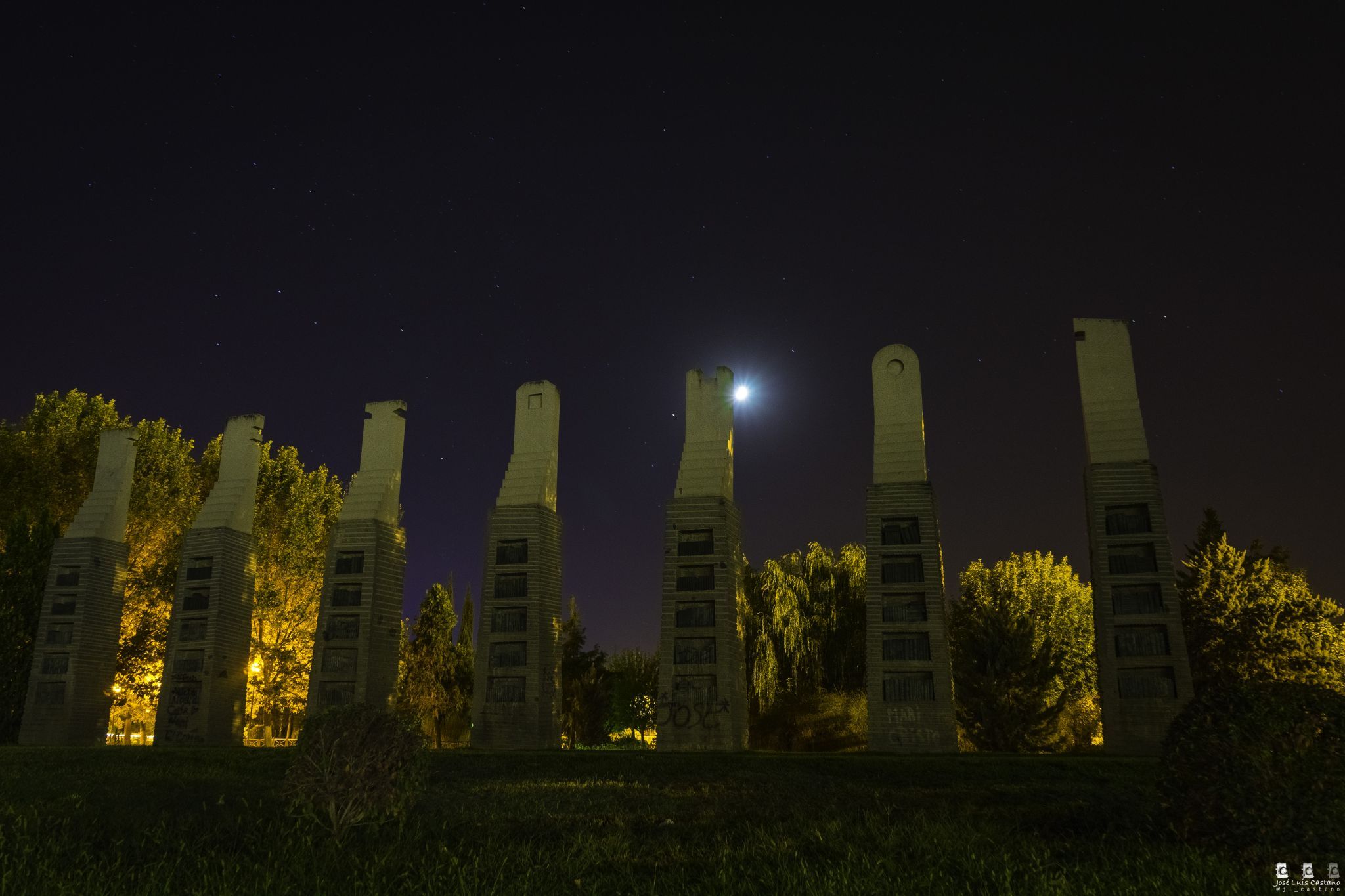 Monumento a las Siete Sillas, Spain